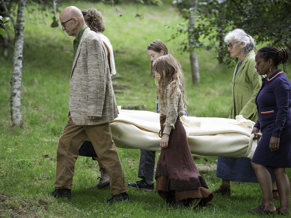 choosing-shrouds-for-your-funeral-bellacouche