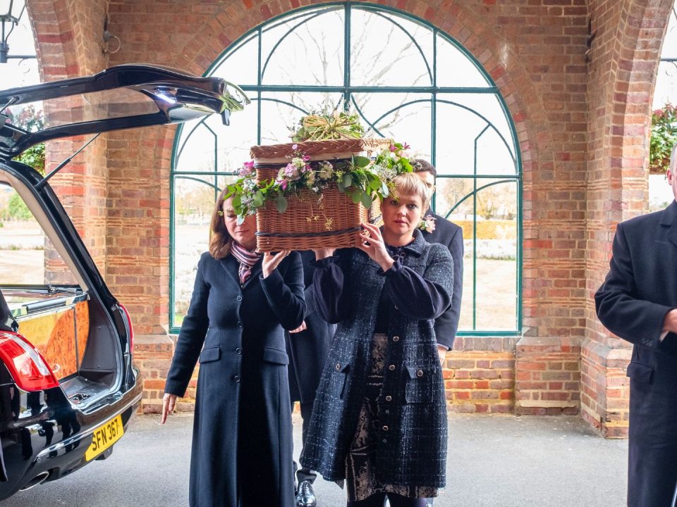 understanding-funeral-attire